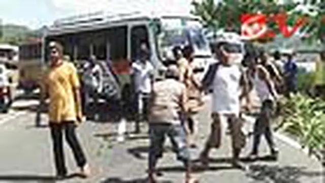 Supir Blokade Jalan, Jalur Bima-Dompu Lumpuh
