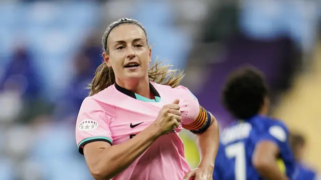 Foto: Cantiknya Alexia Putellas Peraih Ballon d'Or 2021, Tangguh dan Tetap Anggun di Lapangan
