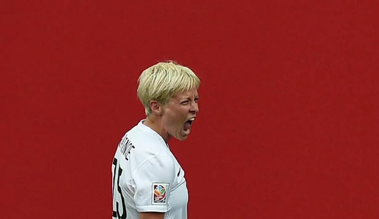 Ekspresi Megan Rapinoe gelandang timnas sepak bola Amerika Serikat setelah mencetak gol ke gawang Australia pada Piala Dunia Sepak Bola Wanita 2015 di Winnipeg. (AFP/Jewel Samad)