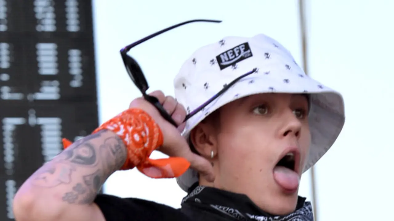 'Topi Bayi' Yang Dikenakan Justin Bieber Saat Coachella Laku Kera