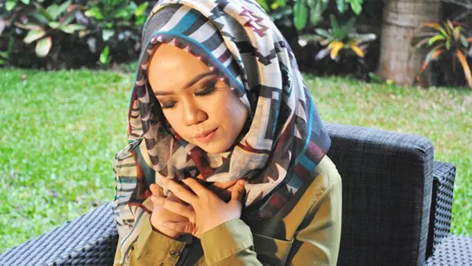 Copyright Vemale.com/Talent: Gaby Elradha Poetry @gabyelradha