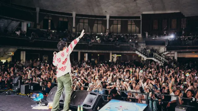 Juicy Luicy di Konser Untuk Korban Sakit Hati Lagi