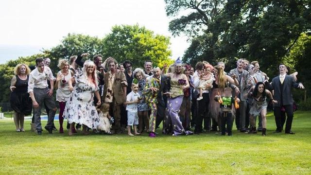 Pernikahan Unik Bertema Zombie (sumber: boredpanda)