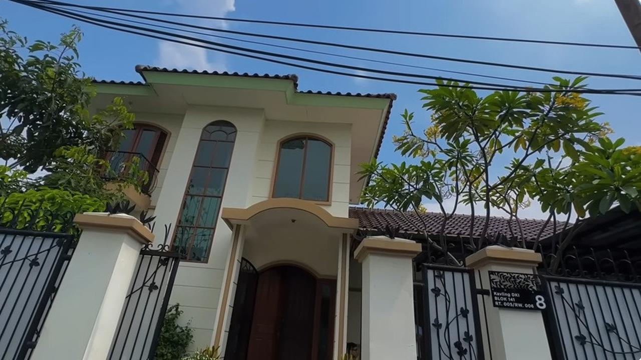 Sebentar Lagi Menikah, Ini 8 Potret Rumah Frans Faisal Kakak Fuji yang Dibeli Cash - Tetap Sukses Meski Tak Berstatus Artis