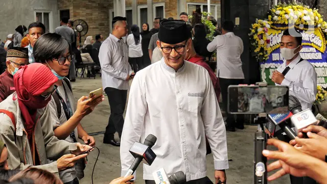 Jokowi dan Sejumlah Menteri Lepas Keberangkatan Jenazah Istri Kepala Staf Kepresidenan Moeldoko ke Pemakaman