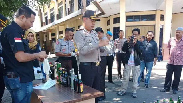 Kapolres Pare-Pare, AKBP Pria Budi mengaku pihaknya sedang menyelidiki dugaan suap proyek DAK Kota Pare-Pare (Liputan6.com/ Eka Hakim)