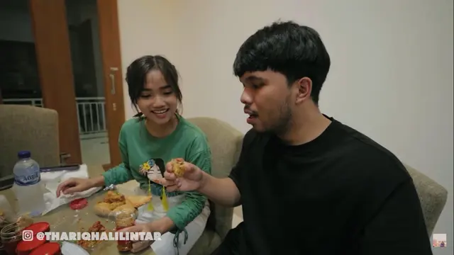 Thariq dan Fuji Bukber di Rumah Baru