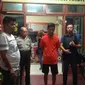 Afriansyah, penagih utang kreditan sepeda motor ditangkap anggota Mapolsek Sako Palembang (Liputan6.com / Nefri Inge)