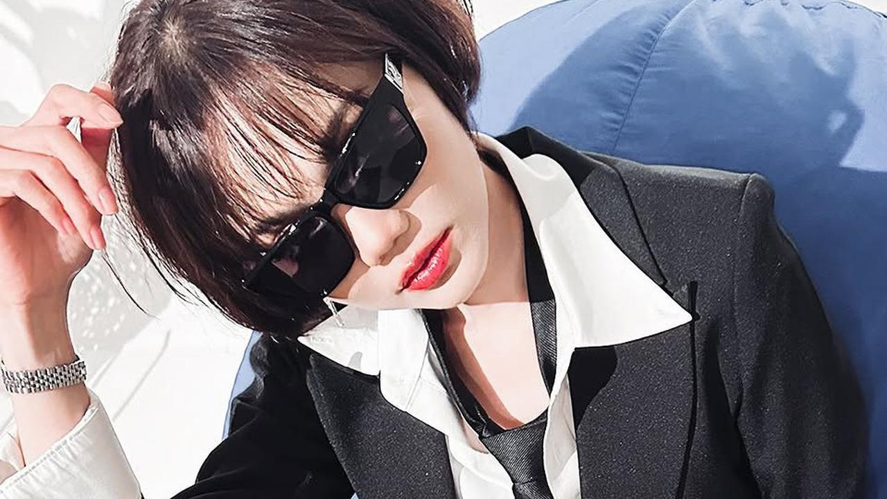 Bikin Pangling, 7 Potret Rina Nose Jadi Vokalis Grup Band Metal, Tampil Badas Berkat Mode Serius