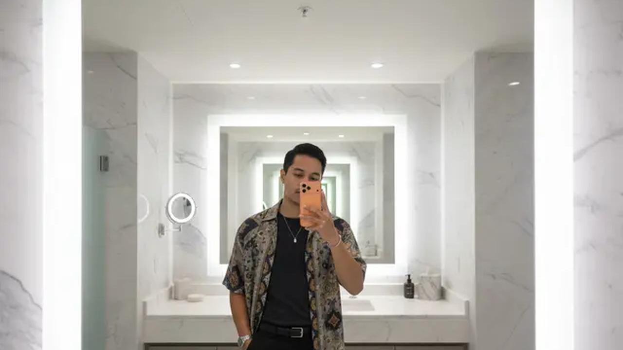 Kumpulan Prompt Gemini AI Mirror Selfie Pakai iPhone 17/Gemini AI