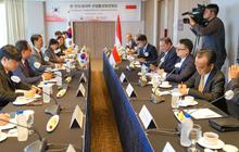 Wamendag Bertemu Menteri Perdagangan Korsel, Bahas Perizinan Bahan Baku Industri