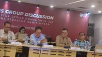 Wakil Ketua Dewan Komisioner OJK Mirza Adityaswara dalam diskusi bersama media di Balikpapan, Jumat (3/3/2023),