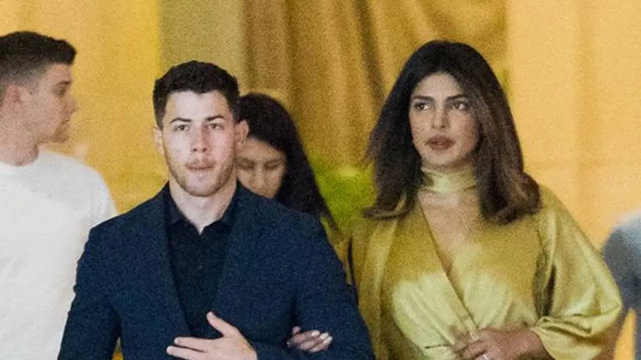 [Bintang] Nick Jonas - Priyanka Chopra