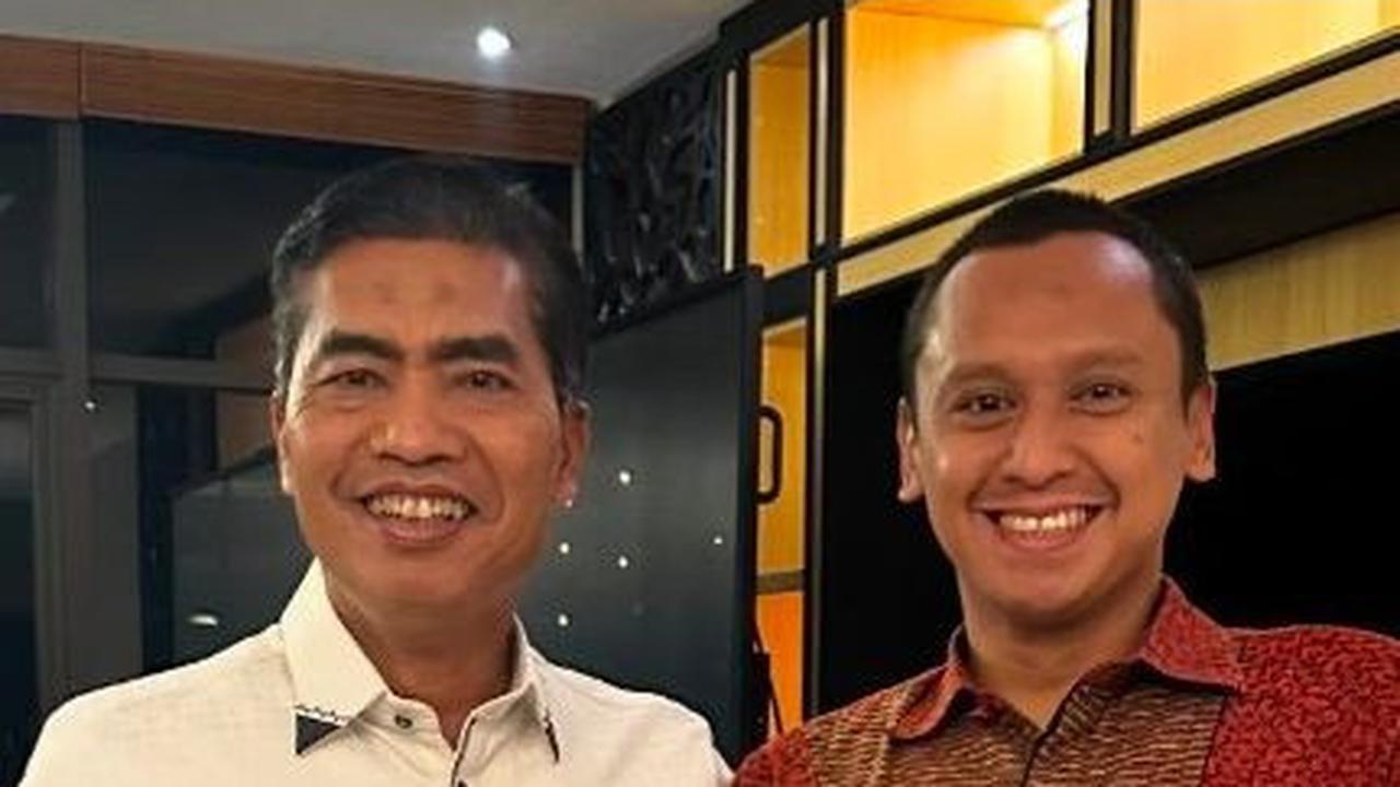 Kompol Dicky Sutarman mengunggah foto bersama Kabareskrim Komjen Wahyu Widada.&nbsp; Sutarman itu terlihat senyum.<br>