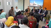Anggota Komisi XI DPR Mukhamad Misbakhun berdialog dengan para mahasiswa Indonesia yang tengah menimba ilmu di Keimyung University, Daegu, Korea Selatan.  (Istimewa)