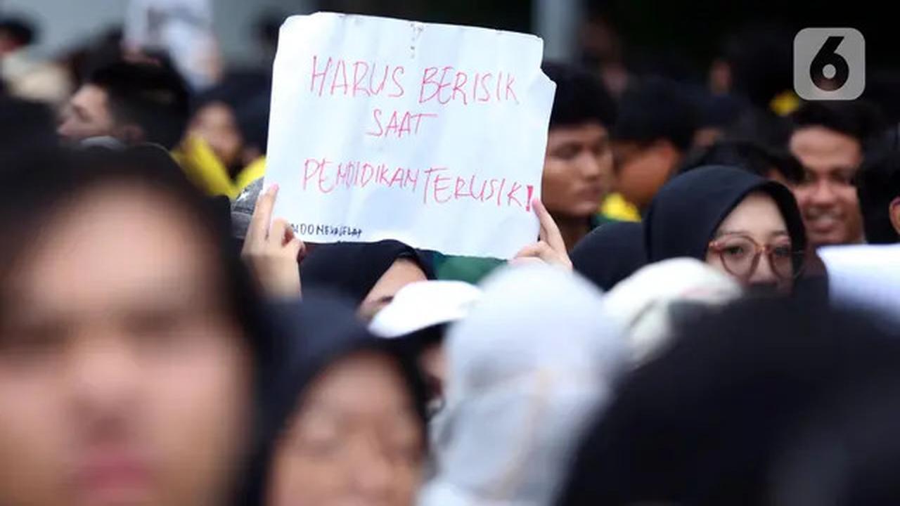 Indonesia Gelap, BEM SI Berunjuk Rasa di Patung Kuda Jakarta