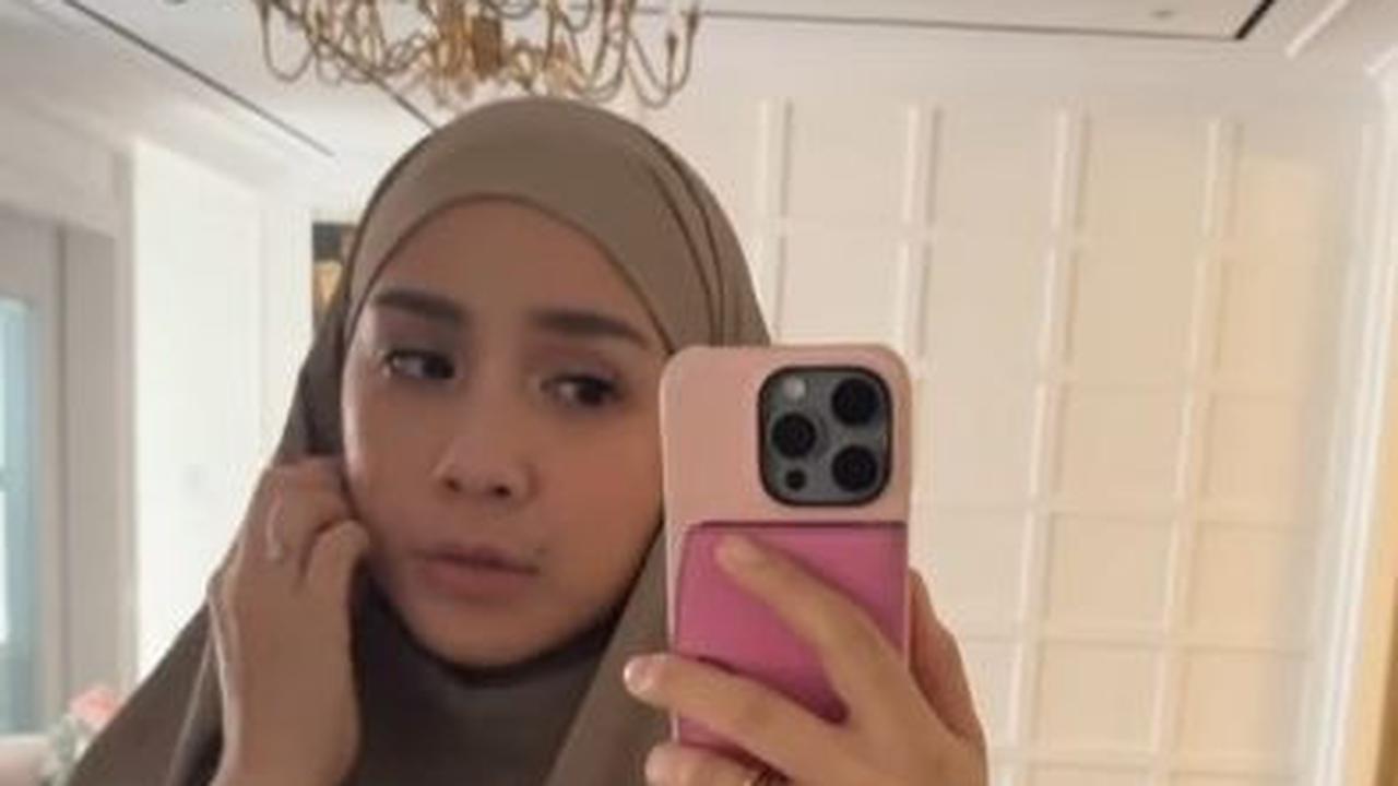 Nagita tak lupa mengucapkan terima kasih kepada Bella telah dihadiahi gamis.