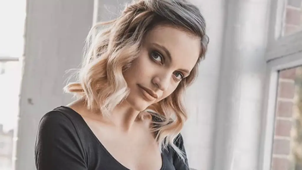 Berbagai styling rambut sebahu untuk tampilan santai maupun formal. (foto: @ghdhair/instagram)