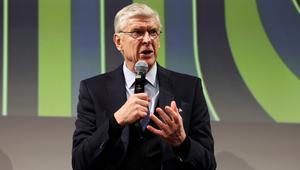 Arsene Wenger, Kepala Pengembangan Sepak Bola Global FIFA, berbicara selama diskusi panel di The John F. Kennedy Center for Performing Arts pada 4 Desember 2025 di Washington, DC. (Dan Mullan/Getty Images via AFP)