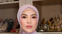 Rekomendasi 5 Atasan Floral Mewah, Tampil Feminin dan Elegan di Momen Idul Adha 2025 dan Hari Tasyrik