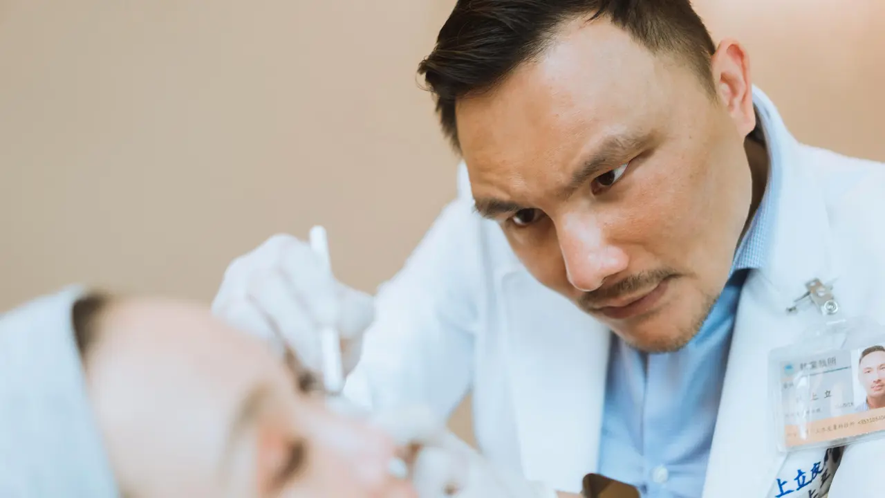 Tren estetika atau kecantikan makin berkembang. Kini ada filler yang juga mampu menstimulus kolagen.