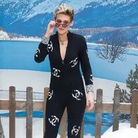 Aktris Kristen Stewart mengenakan kaca mata berpose dalam sesi pemotretan sebelum acara busana koleksi Women's Fall-Winter 2019/2020 Chanel di Grand Palais, Paris, Prancis (5/3). (AP Photo/Thibault Camus)