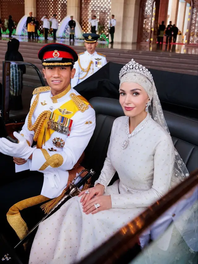 Potret Pangeran Abdul Mateen dan Anisha Rosnah (Instagram/@tmski)