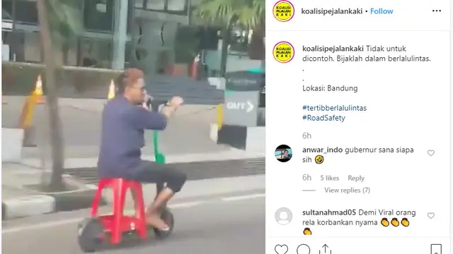 Seperti dilansir akun Instagram @koalisipejalankaki, terlihat tempat duduk yang diletakan di atas skuter terbuat dari plastik. Pengguna skuter tersebut juga terlihat santai duduk di atasnya.