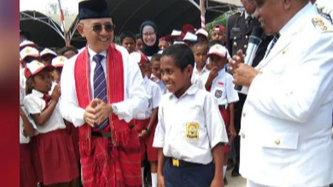 Sempat Gagal Tes, Potret Terbaru Joni Pemanjat Tiang Bendera HUT RI ke-73 Berseragam TNI, Sangar Tenteng Senjata