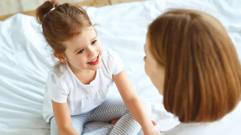 Hal yang tak perlu orangtua tutupi di hadapan anak. (iStockphoto)