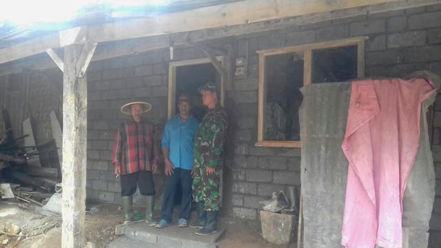 Kondisi perumahan warga Dusun Sikenong yang terisolir. (Foto: Liputan6.com/RAPI BJN/Muhamad Ridlo)