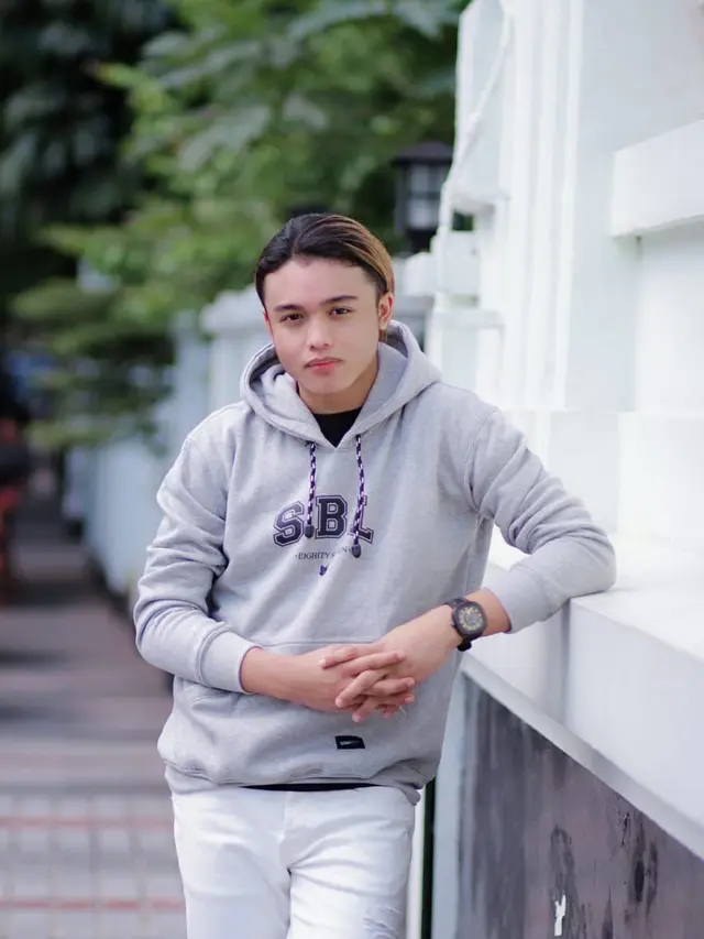 Terjun ke Industri Musik, Restu Siap Ikuti Jejak Charly van Houten. (ist)