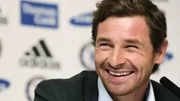 Andre Villas-Boas memberi keterangan pers pertama selaku manajer Chelsea di Stamford Bridge, London, 29 Juni 2011. AFP PHOTO/CARL COURT