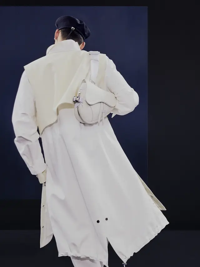Koleksi Kapsul DIOR AND SACAI