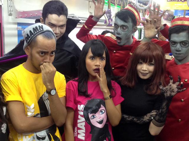 Gac The Overtunes Promosikan Film Hotel Transylvania 2 Di Kereta Showbiz Liputan6 Com (the film starts with mavis and jonathan's wedding.) dracula: gac the overtunes promosikan film hotel