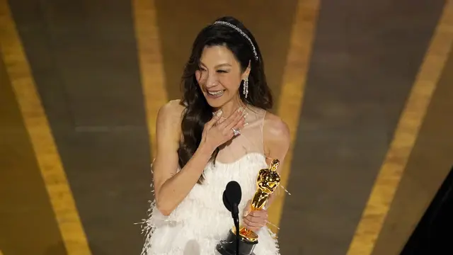Michelle Yeoh Raih Aktris Terbaik Oscar