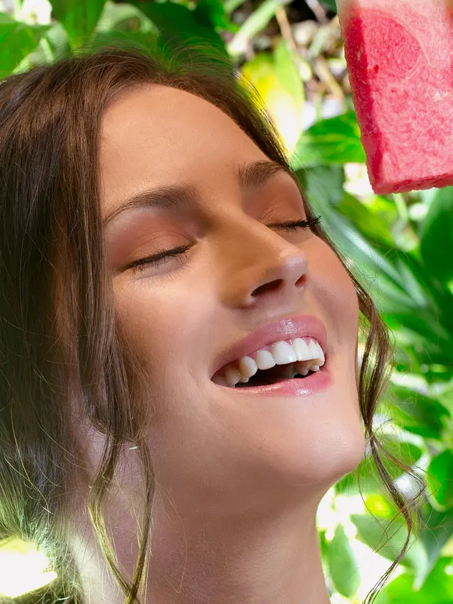 Sambut Musim Panas dengan Riasan Minimalis Bertema Sunkissed Glow
