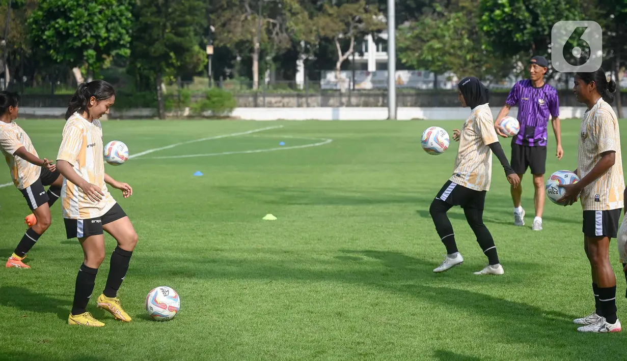 19 dari 35 pemain yang sebelumnya menjalani program pelatihan terpilih untuk melakoni laga uji coba melawan Singapura. (Liputan6.com/Herman Zakharia)