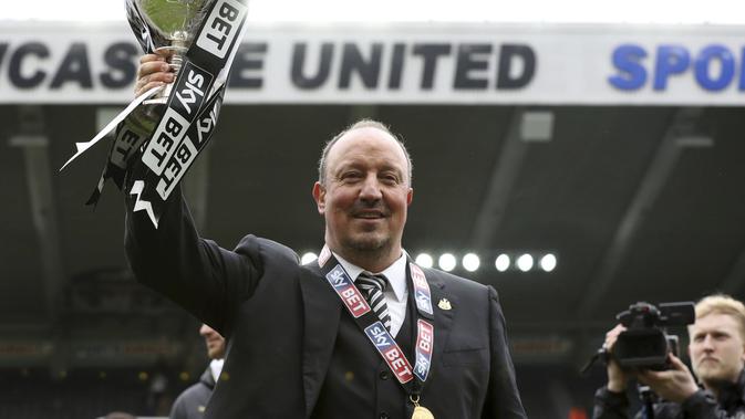 Rafael Benitez antar Newcastle juara championship (Owen Humphreys/PA via AP)