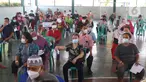 Ratusan lansia dan tenaga pendidik melakukan vaksinasi Covid-19 di Gor Total Persada, Kota Tangerang, Selasa (8/6/2021). Vaksinasi tersebut untuk melindungi mereka dari Covid-19  yang tengah mewabah. (Liputan6.com/Angga Yuniar)