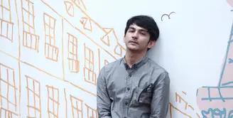 Sejak usia lima tahun, Yoga Pratama telah terlibat dalam sebuah film. Ia pertama kali bermain dalam film Tragedi Bintaro. Selain layar lebar, ia juga bermain di layar kaca dalam komedi Saling Silang. (Galih W. Satria/Bintang.com)