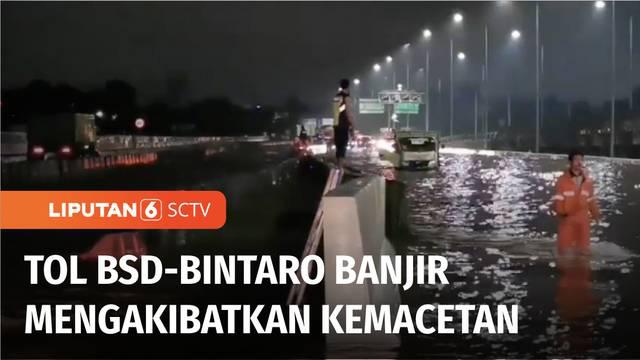 Hujan deras yang melanda Tangerang Selatan menyebabkan Tol BSD-Bintaro terendam banjir. Akibatnya, kendaraan tak dapat melintas hingga timbulkan kemacetan.