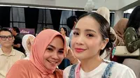 Potret Rieta Amilia bersama anaknya, Nagita Slavina (Sumber: Instagram/@rieta_amilia)