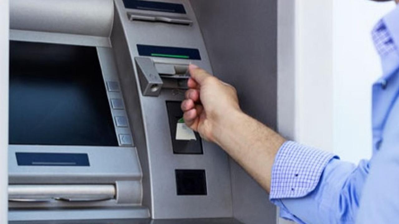 Begini Cara Menghindari Biaya Tersembunyi Saat Menggunakan ATM Luar Negeri