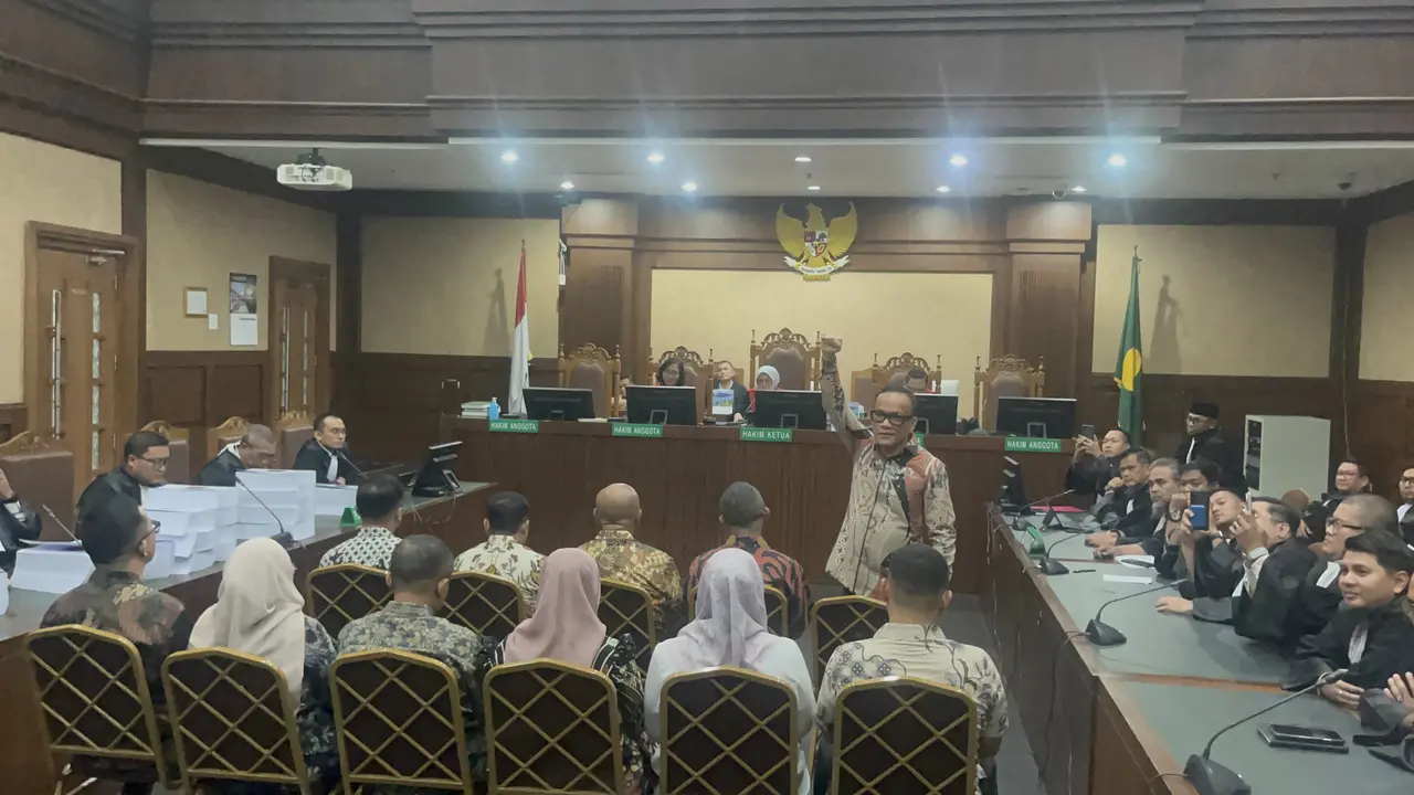 Eks Wamenaker Noel Kepalkan Tangan Jelang Sidang Tuntutan