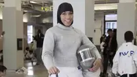 Wanita berusia 30 tahun asal New Jersey ini adalah atlet muslim AS pertama yang mengenakan hijab saat berlaga di ajang pesta olahraga dunia.