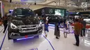 Mobil terbaru yang di pamerkan dalam ajang GIIAS 2017 di ICE BSD City, Tangerang, Banten, Kamis (10/8). Pemerintah pun berharap iklim perekonomian dan industri mampu lebih bergairah dengan adanya GIIAS tahun ini. (Liputan6.com/Angga Yuniar)