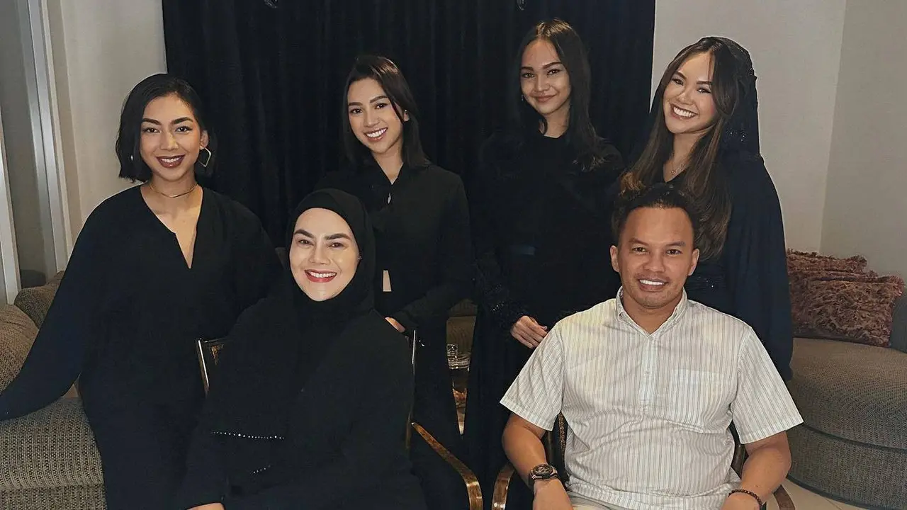 Tampul Kompak, Ini 6 Potret Lebaran Faizal Harris Bareng Anak dan Mantan Istri