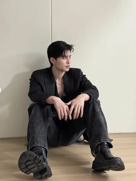 Tentunya, koleksi ini akan hadirkan pilihan yang semakin semarak dari Versace. [Foto: Versace.dok]