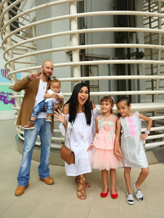 Pria bule ini mengisi suara John Brown.  Meski tak banyak mengisi dalam film yang diangkat dari novel itu, Tyson mengaku bersyukur dan berterima kasih pada rumah produksinya. (Daniel Kampua/Bintang.com)